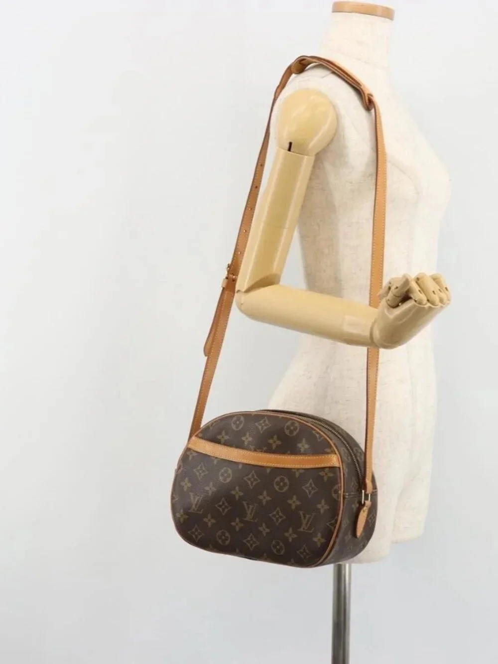 LOUIS VUITTON Monogram Blois Shoulder Bag M51221 LV Auth 188394SAV